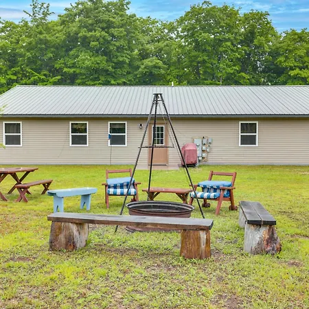 Toivola Home With Fire Pit 8 Mi To Lake Superior!